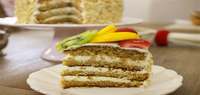 Layer-Cake-With-Fruit
